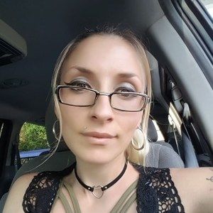 Meet your Posher, Cassandra